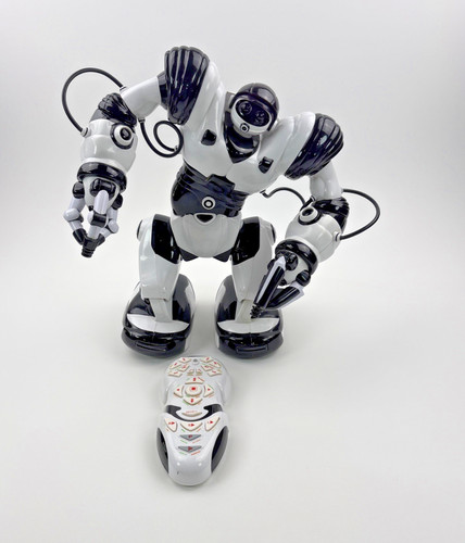 Wowwee robosapien robot - robosapien,