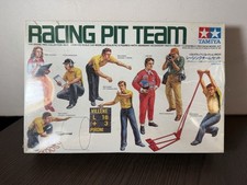 Racing Pit Team 1/20 Scale