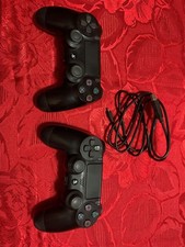 2 x Dualshock Controller per