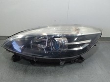 260601946R Left Headlight