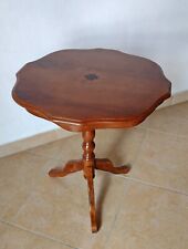 Tavolino da salotto sagomato con intarsio in legno H.69cm Ø 54cm