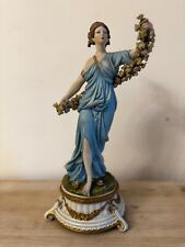 Statua di donna in ceramica Tiche dipinta a mano