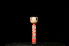 Bambola giapponese in legno