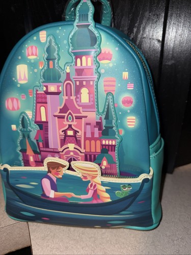 Mini zaino nuovo con etichette