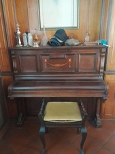 Pianoforte verticale a muro