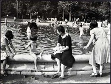 Foto vintage Caldo a Milano Bagni nella fontana Ft 1917 - Stampa 24x18 cm