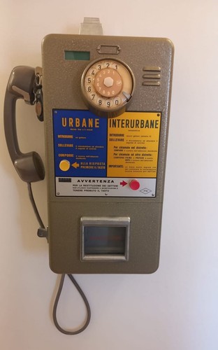 Telefono pubblico gettoni - telefono, a