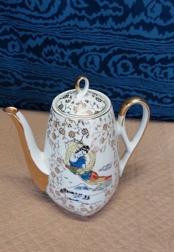 Vecchia caffettiera teiera - vecchia,