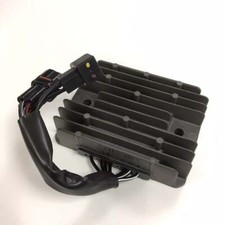 REGOLATORE DI TENSIONE per