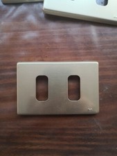 Placca in alluminio color oro 2 posti/fori Legrand Molveno GL2000. Introvabile