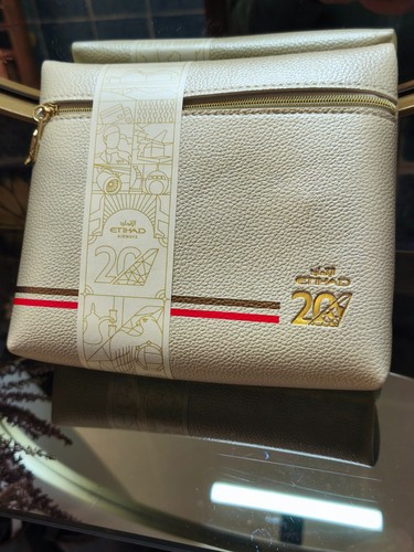 Amenity kit etihad airways - amenity,