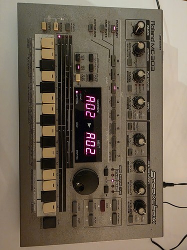 Roland 303 groovebox sample - roland,