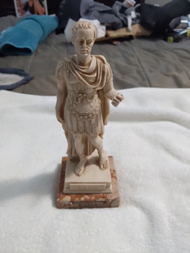 Statua busto gaio giulio - gaio,