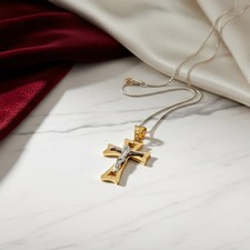 Ciondolo croce in oro giallo e