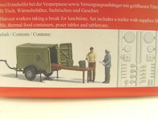  Küchenwagen mit Erntehelfer