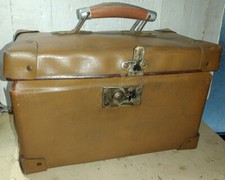 PICCOLA VALIGIA FEMMINILE ANNI 30/40 IN CONZIONI ACCETTABILE E CHIAVE