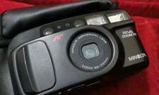 FOTOCAMERA MINOLTA RIVA ZOOM 70 ANNI 90 MADE IN JAPAN NON FUNZIONANTE X RICAMBI 