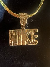 Collana con ciondolo logo Nike