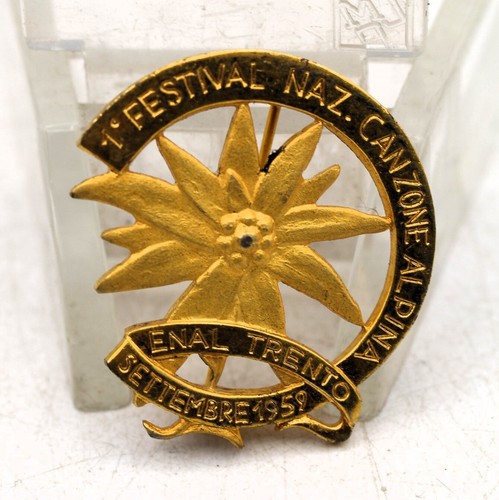 Distintivo badge brooch - badge,