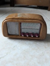 Radio vintage d’epoca in plastica non funzionante ideale come soprammobile