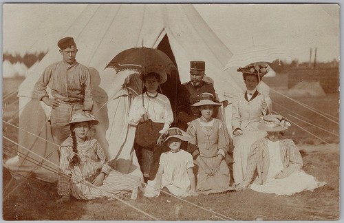 Scena tenda gruppo - , famiglia