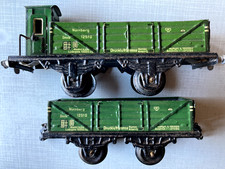 Due carri merci (vecchi) -