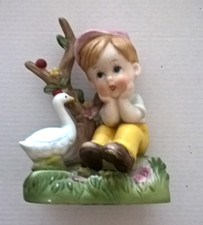 CERAMICA CAPODIMONTE N CORONA STATUINA BIMBO CON L'OCA