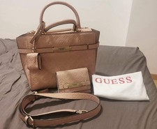 Borsa e Portafoglio donna Guess