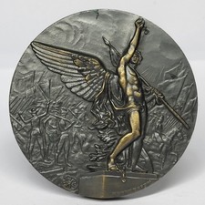 ARTE/Uomo nudo alato/MONUMENTO