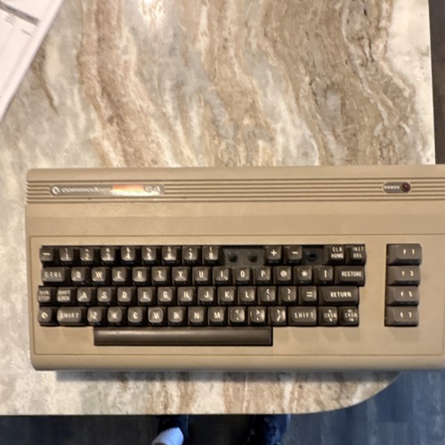 Commodore vintage home - 64,