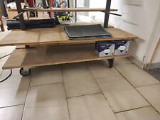 Scaffale in tubolare di ferro, con ruote e piani in multistrato 