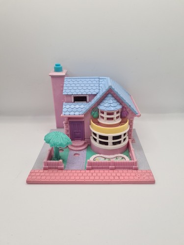 Bay window house - bay, pocket