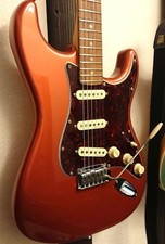 Chitarra elettrica Fender Mexico Player Plus Stratocaster Aged Candy Apple...