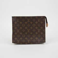 Louis Vuitton Toiletry 26