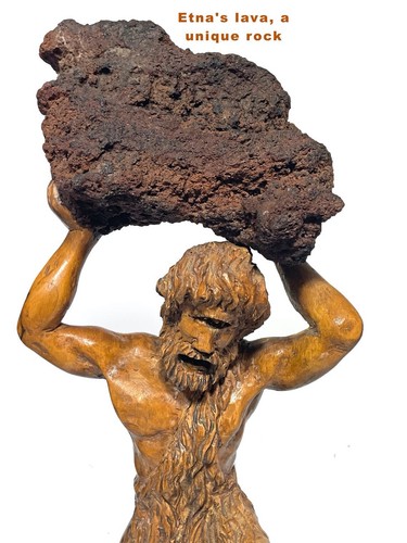 Antica statua ciclope polifemo