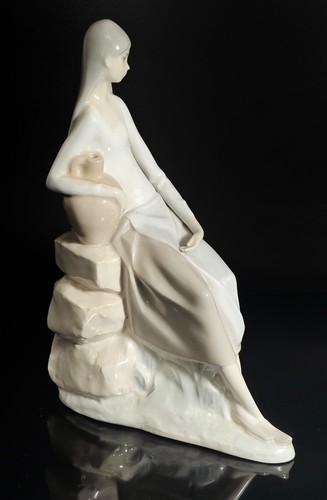 Nao lladro seated woman - by,