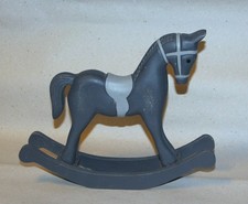Cavallo giocattolo a dondolo