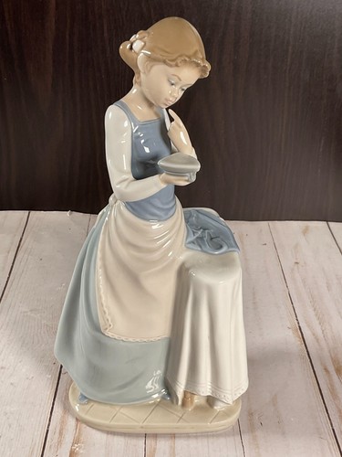 Lladro fine porcelain figurine - porcelain,