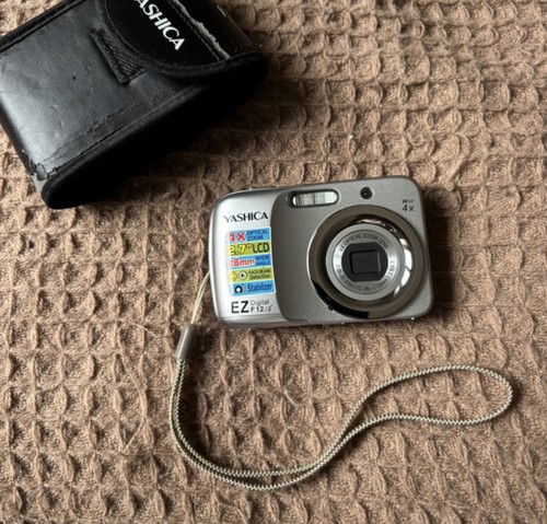 Yashica digital f12 4 - yashica, f12.4