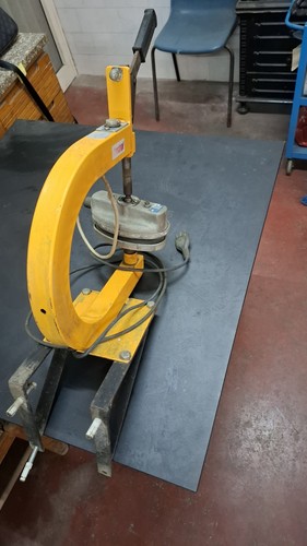 Vulcanizzatrice pneumatici - , e