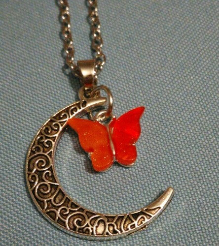 Collana con farfalla arancine