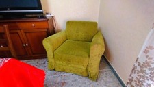 divano con poltrona legno massello in ottime condizioni color verde damascato