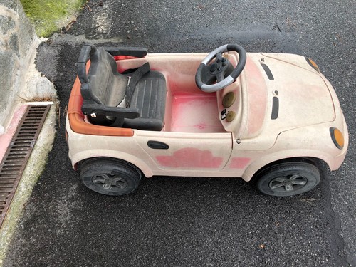 Automobilina vecchia per - vecchia, bimbi