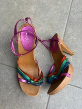 tacchi con cinturino metallico