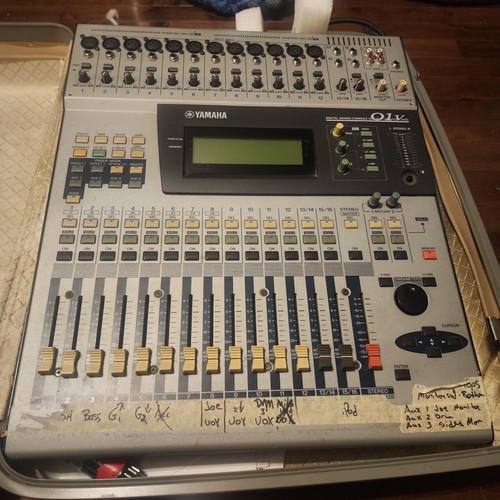 Yamaha mixer 01v - 01v, digital