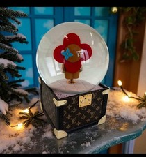 LOUIS VUITTON VIP Trunk