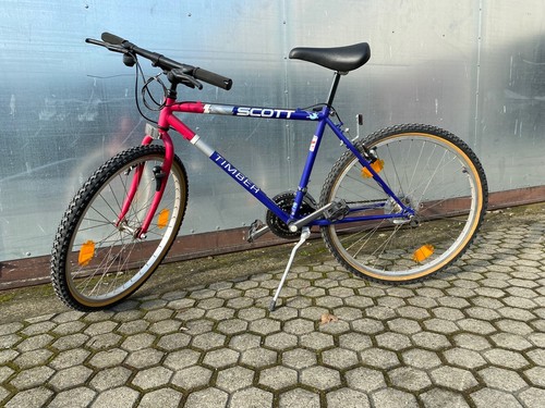 Bicicletta mountain bike - mountain,