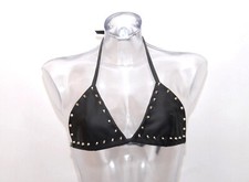 Reggiseno in pelle nero con borchie. Moda punk, goth o fetish. Tazze misura = A-B-C-D