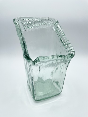 Vaso asimmetrico quadrato