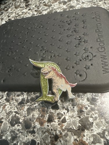 Disney dinosauro carnotaurus - disney,